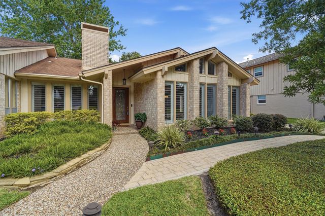 611 Forest Lake Drive, Seabrook, TX 77586