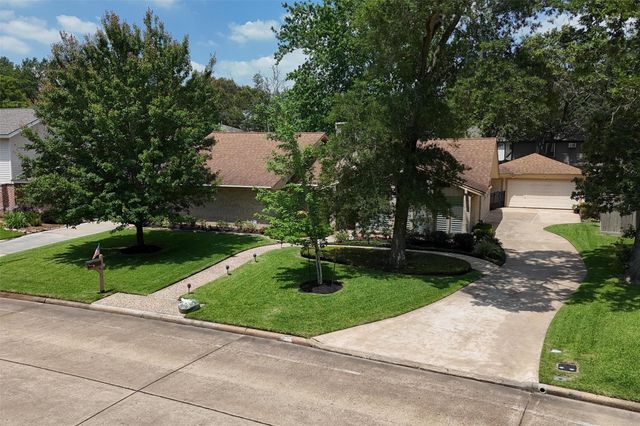 611 Forest Lake Drive, Seabrook, TX 77586