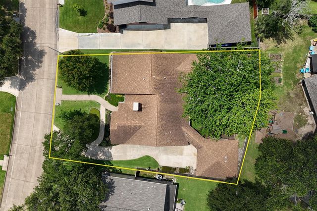 611 Forest Lake Drive, Seabrook, TX 77586