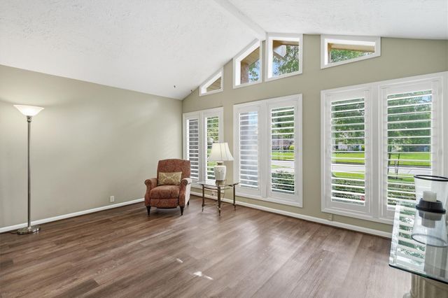 611 Forest Lake Drive, Seabrook, TX 77586