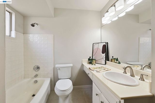 553 Bell Ave, Livermore, CA 94550
