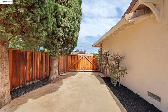553 Bell Ave, Livermore, CA 94550