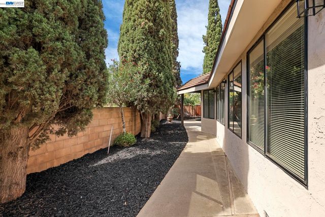 553 Bell Ave, Livermore, CA 94550