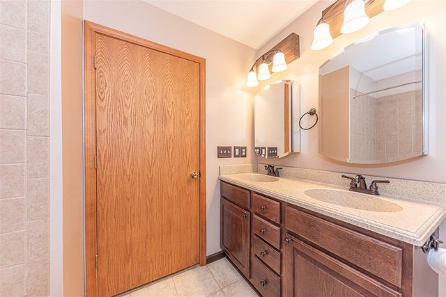 535 Sycamore Circle, Saline, MI 48176