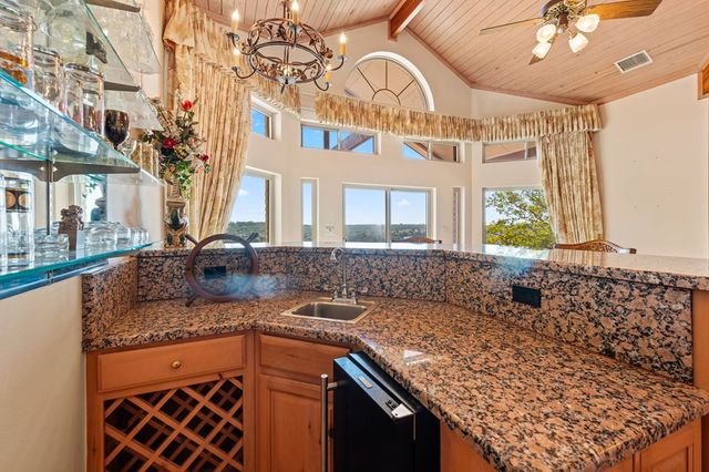 125 Crestline Dr, Kerrville, TX 78028
