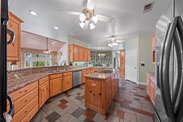 125 Crestline Dr, Kerrville, TX 78028