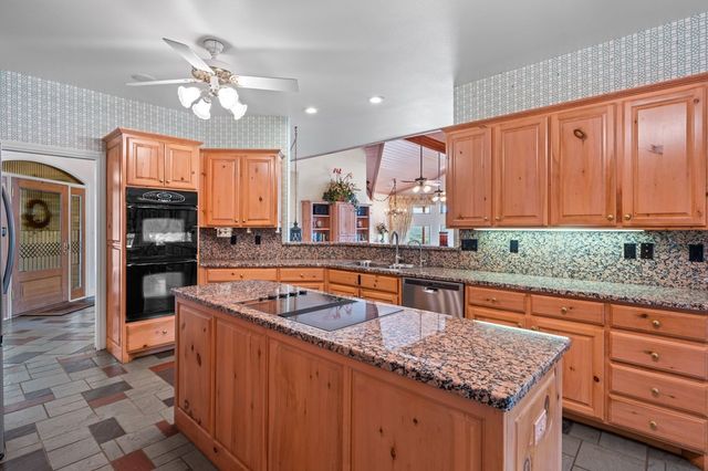 125 Crestline Dr, Kerrville, TX 78028
