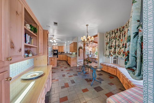 125 Crestline Dr, Kerrville, TX 78028