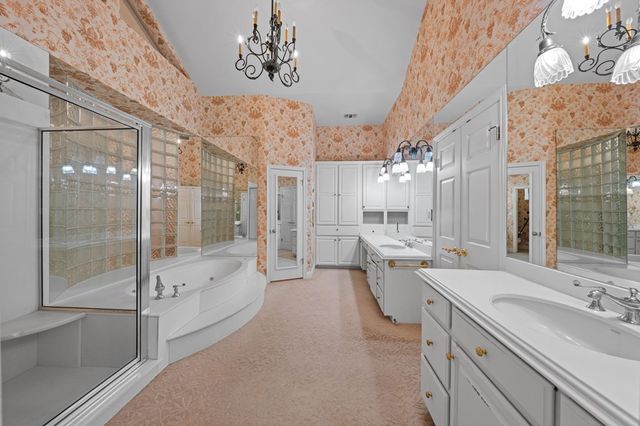 125 Crestline Dr, Kerrville, TX 78028