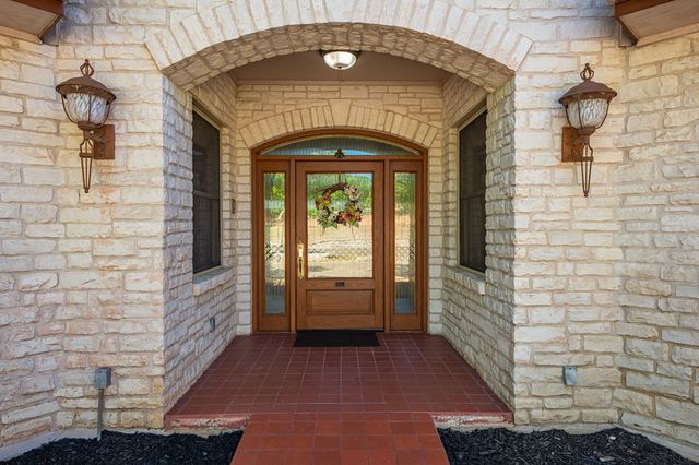 125 Crestline Dr, Kerrville, TX 78028