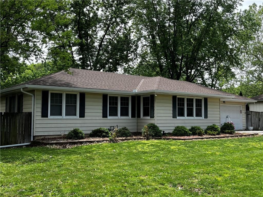 107 SW 19TH Street, Oak Grove, MO 64075