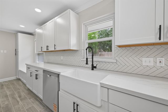 9642 Meadowglen Lane, Houston, TX 77063