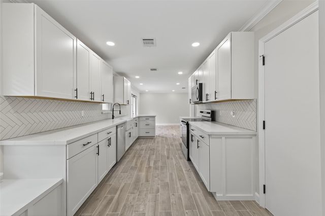 9642 Meadowglen Lane, Houston, TX 77063