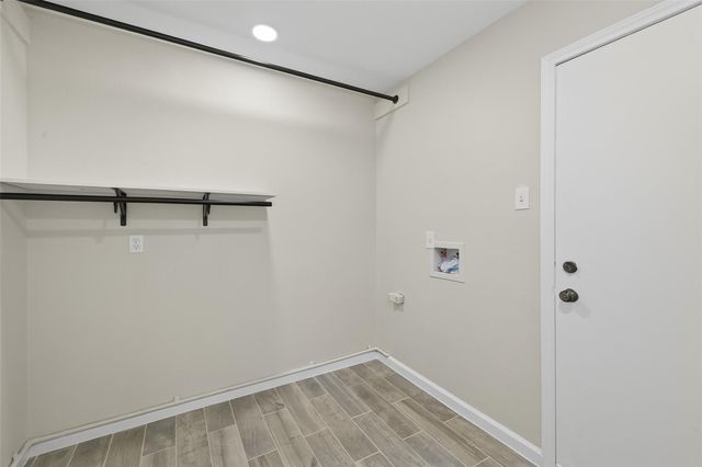 9642 Meadowglen Lane, Houston, TX 77063