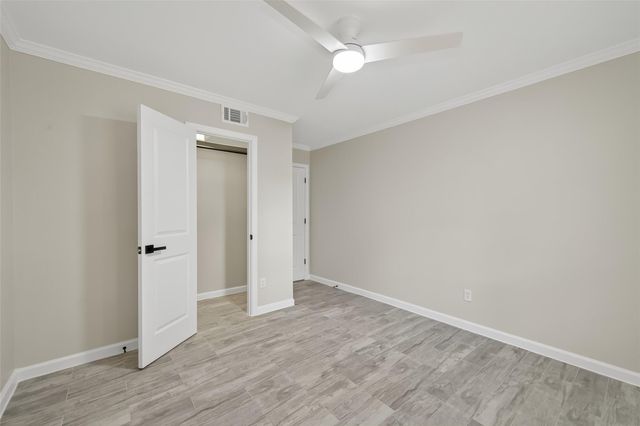 9642 Meadowglen Lane, Houston, TX 77063