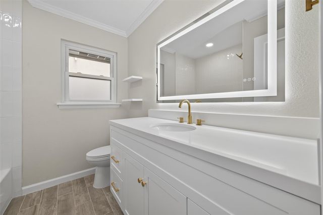 9642 Meadowglen Lane, Houston, TX 77063