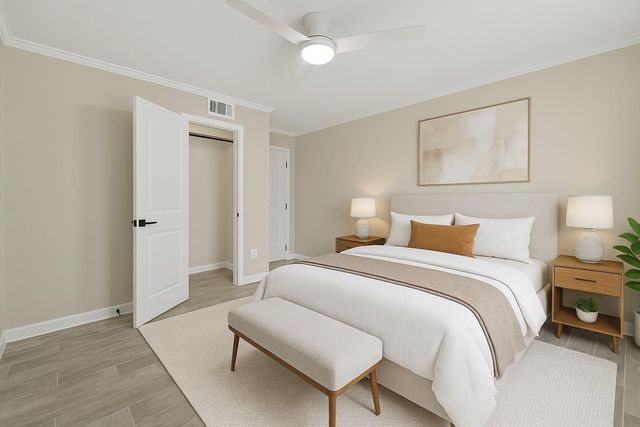 9642 Meadowglen Lane, Houston, TX 77063