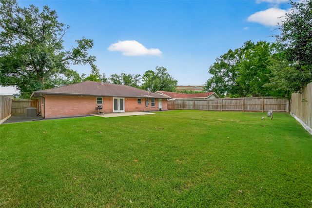 9642 Meadowglen Lane, Houston, TX 77063