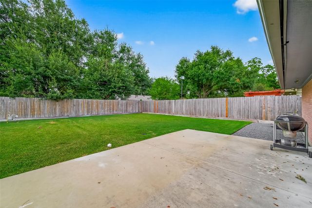 9642 Meadowglen Lane, Houston, TX 77063