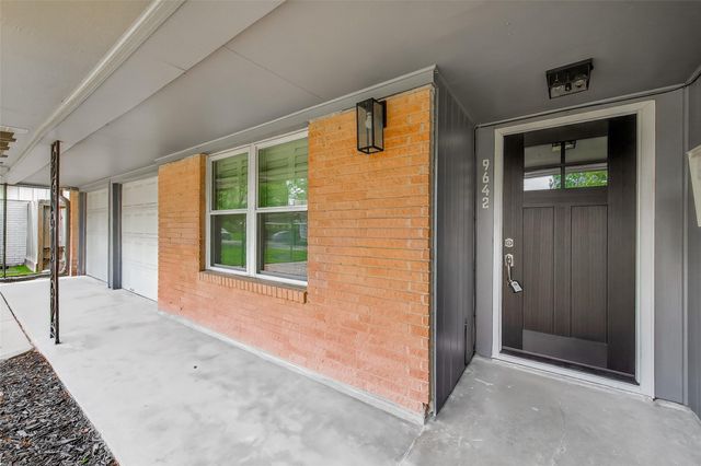 9642 Meadowglen Lane, Houston, TX 77063