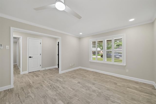 9642 Meadowglen Lane, Houston, TX 77063