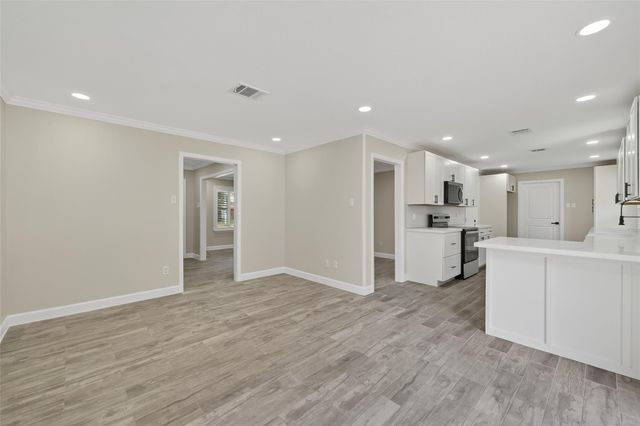 9642 Meadowglen Lane, Houston, TX 77063