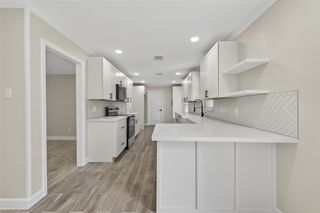 9642 Meadowglen Lane, Houston, TX 77063