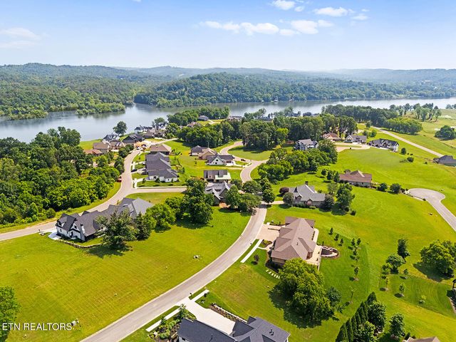 1740 Eagle Point Drive, Loudon, TN 37774