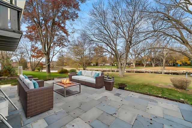 9 Buckingham Drive, Sugar Grove, IL 60554