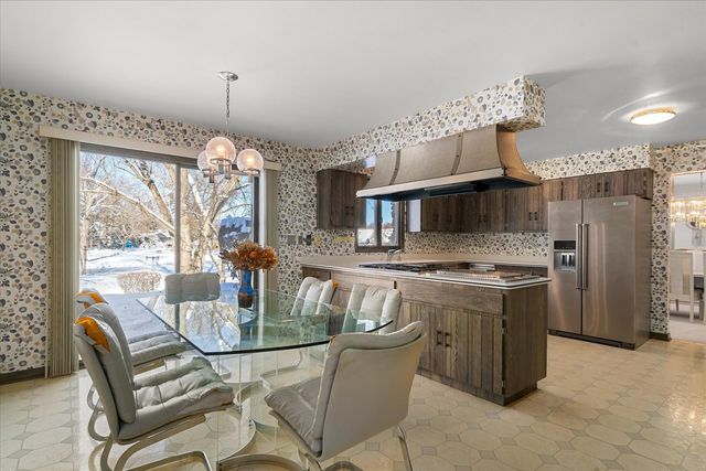 9 Buckingham Drive, Sugar Grove, IL 60554