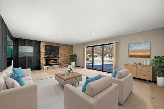 9 Buckingham Drive, Sugar Grove, IL 60554