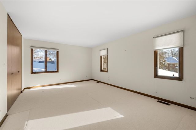 9 Buckingham Drive, Sugar Grove, IL 60554