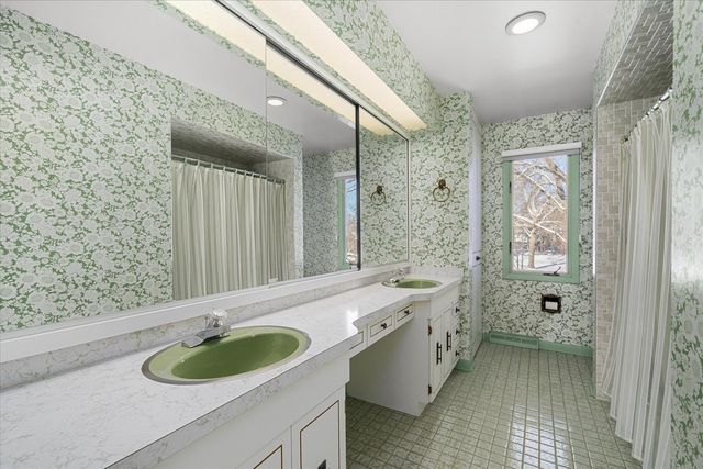 9 Buckingham Drive, Sugar Grove, IL 60554