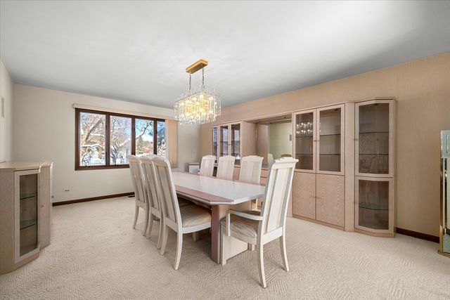 9 Buckingham Drive, Sugar Grove, IL 60554