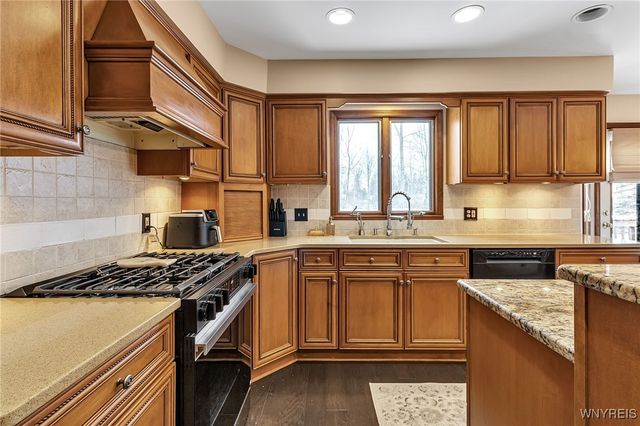 4 Summershade Court, Amherst, NY 14051