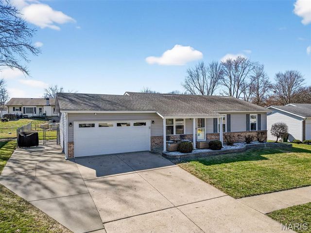 105 W Sunny Hill Boulevard, St Peters, MO 63376