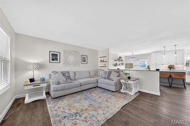 105 W Sunny Hill Boulevard, St Peters, MO 63376