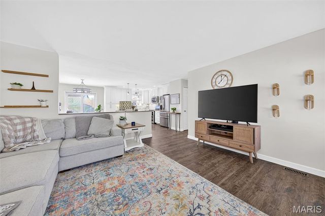 105 W Sunny Hill Boulevard, St Peters, MO 63376