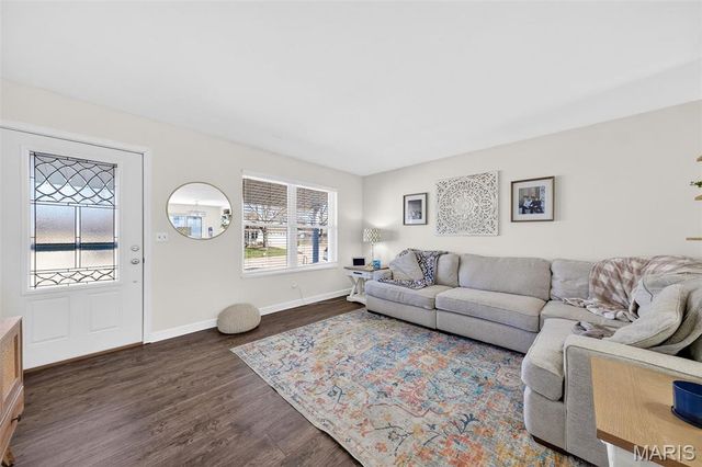 105 W Sunny Hill Boulevard, St Peters, MO 63376