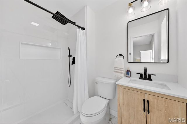 105 W Sunny Hill Boulevard, St Peters, MO 63376