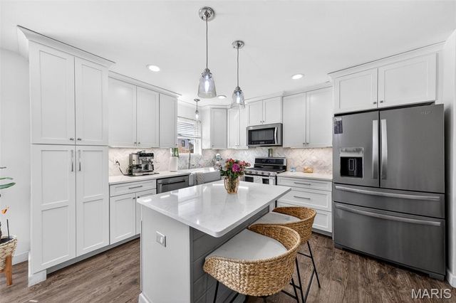 105 W Sunny Hill Boulevard, St Peters, MO 63376