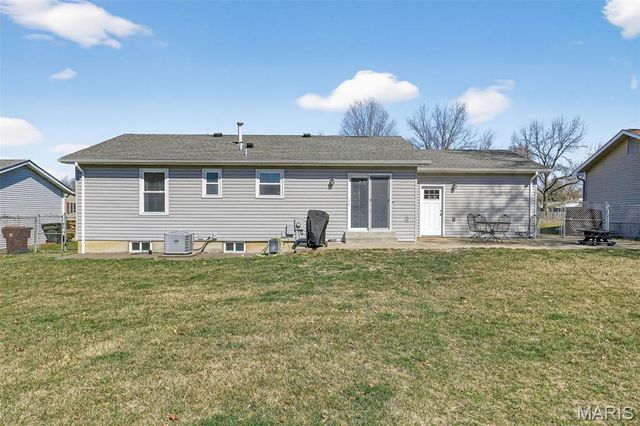 105 W Sunny Hill Boulevard, St Peters, MO 63376