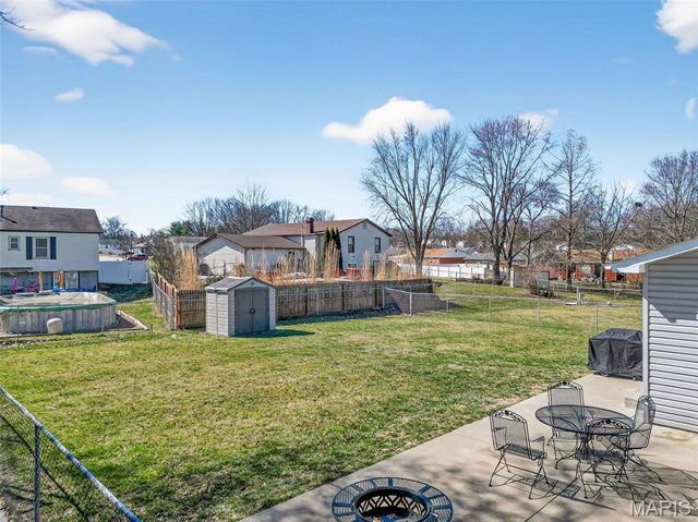 105 W Sunny Hill Boulevard, St Peters, MO 63376