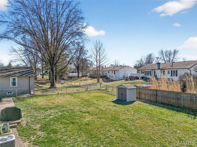 105 W Sunny Hill Boulevard, St Peters, MO 63376