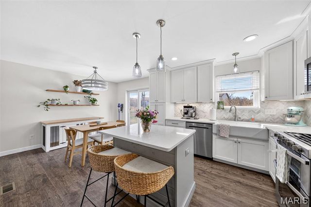 105 W Sunny Hill Boulevard, St Peters, MO 63376