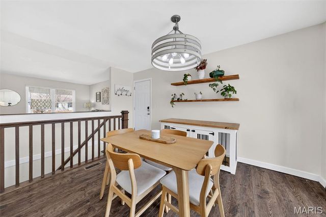 105 W Sunny Hill Boulevard, St Peters, MO 63376