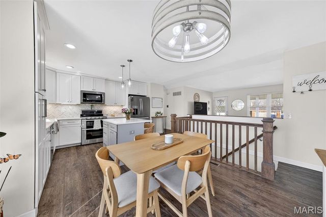 105 W Sunny Hill Boulevard, St Peters, MO 63376