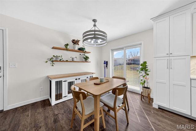 105 W Sunny Hill Boulevard, St Peters, MO 63376