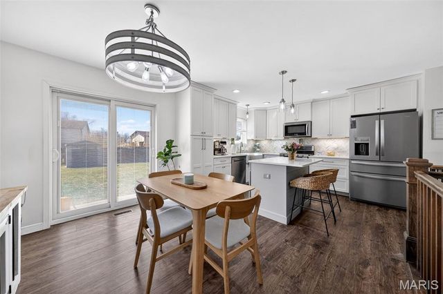 105 W Sunny Hill Boulevard, St Peters, MO 63376