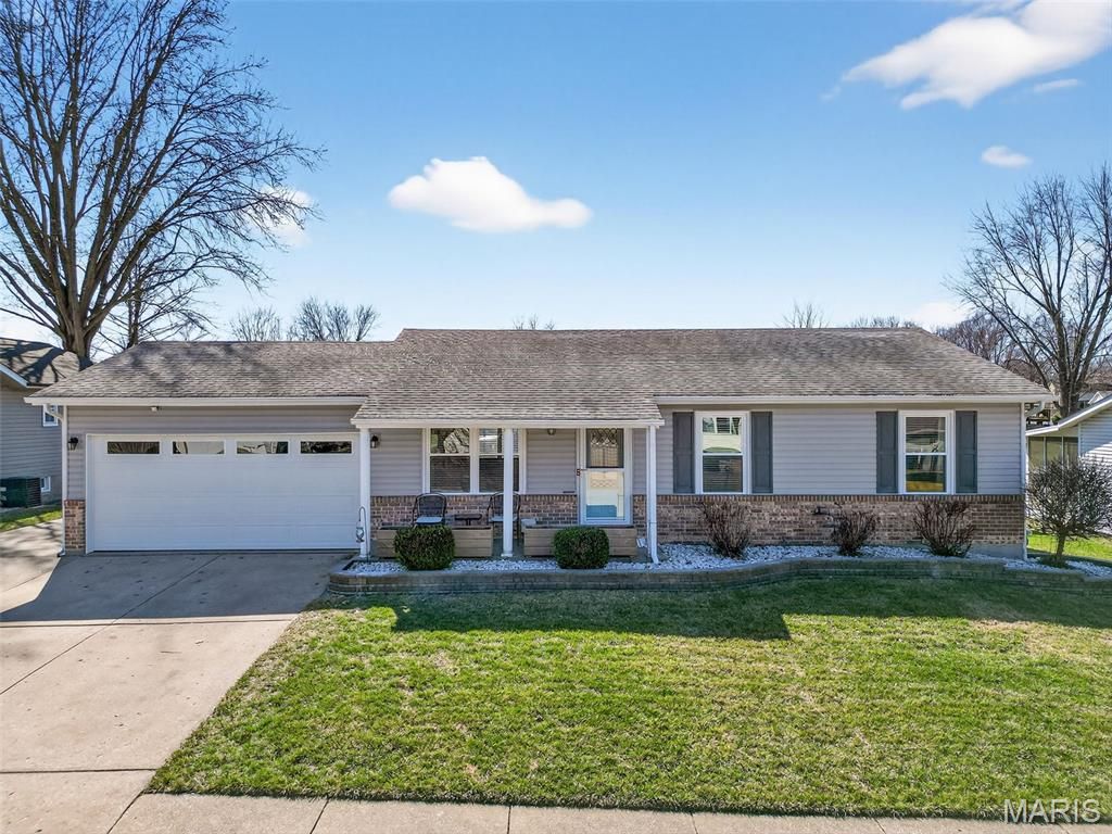 105 W Sunny Hill Boulevard, St Peters, MO 63376